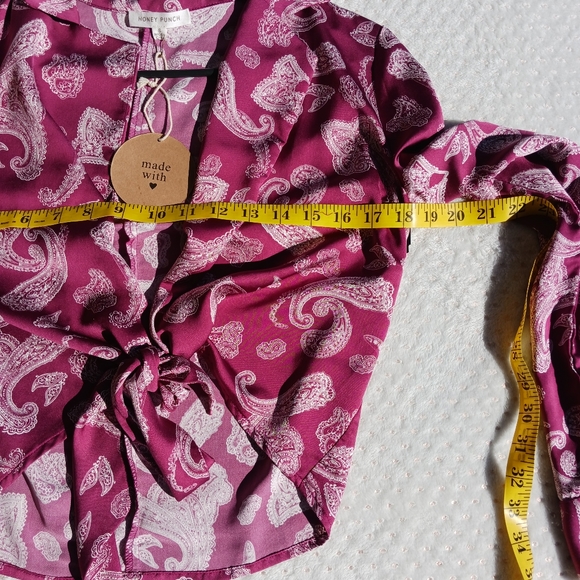 💙Honey punch burgundy Paisley print wrap Tie crop top - Picture 4 of 11